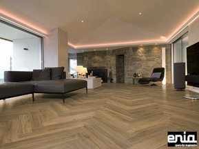 brauner Designboden in Holzoptik